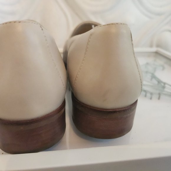 Rockport Cream Leather Loafers. Great Condition. Size 7.5 - Picture 13 of 15